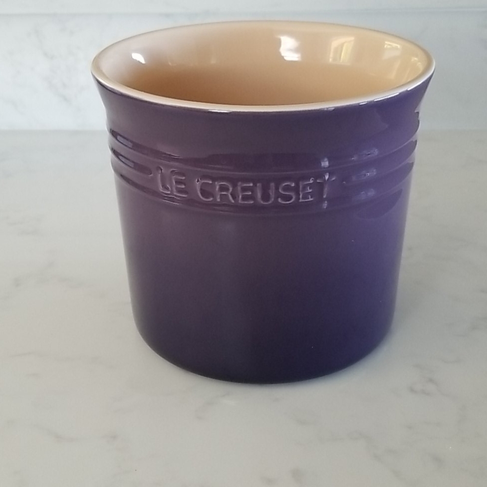 Le Creuset large utensil crock, 2.25 qt